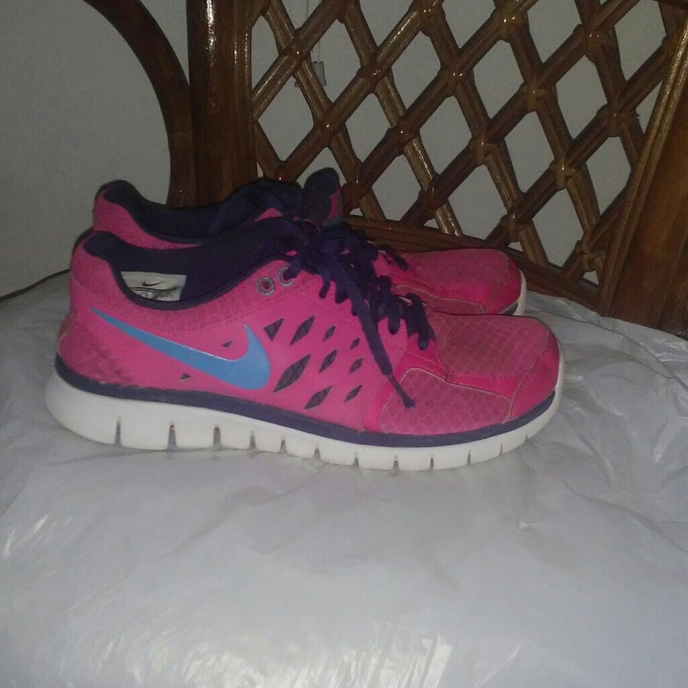 Woman Nike running flex